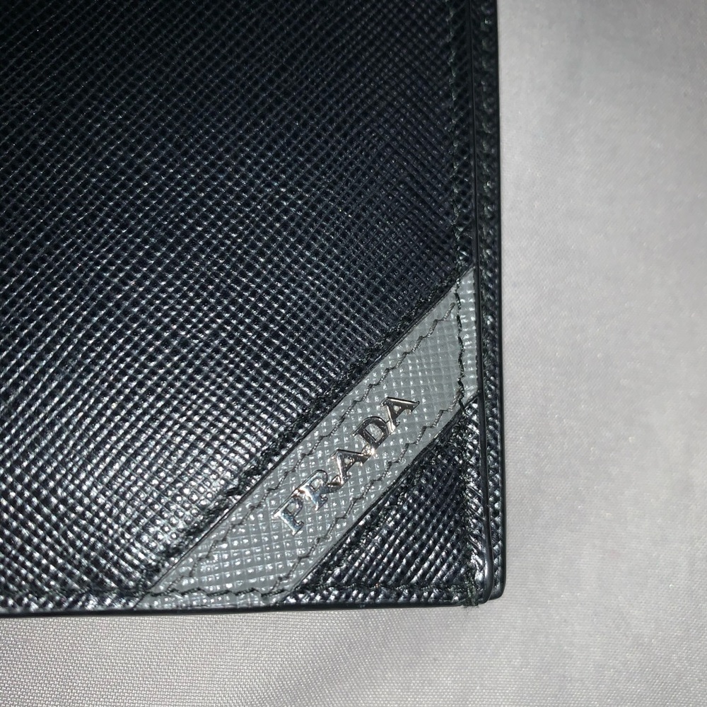 Prada Wallet - Picture 2 of 8